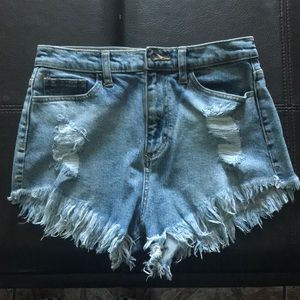 Frayed high waist shorts